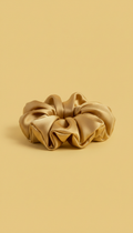 Scrunchie mediano de seda Sunlit Gold