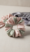 Scrunchie de seda voluminoso